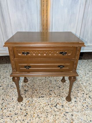 Mesillas de noche antiguas de madera vintage