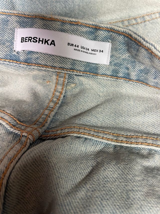 Vaqueros Bershka - Talla 44