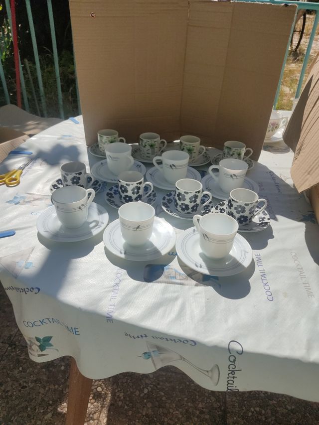 Set di 14 tazze in porcellana bianca