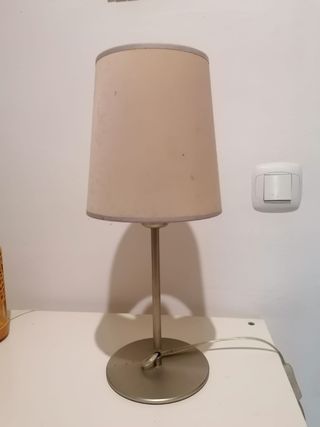 Lampara de mesa - beige y plata