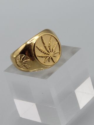 Anillo hoja cannabis dorado