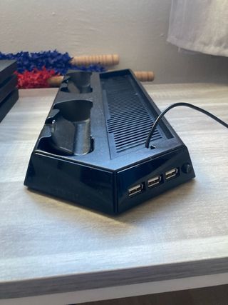 PS4 (PlayStation 4) 1TB + soporte