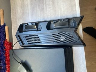 PS4 (PlayStation 4) 1TB + soporte