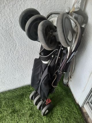 Cochecito Maclaren ligero con silla de coche