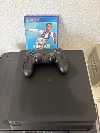 PS4 (PlayStation 4) Slim - FIFA 19