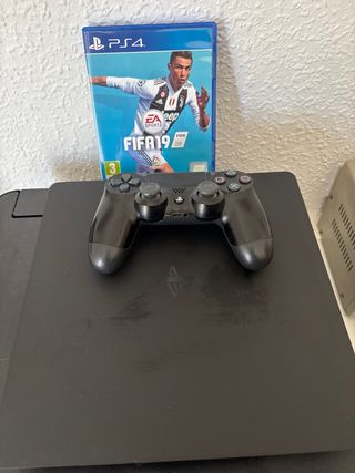 PS4 (PlayStation 4) Slim - FIFA 19