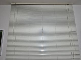 Persianas venecianas blancas