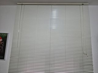 Persianas venecianas blancas