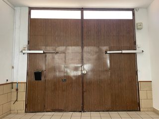 Puerta garaje abatible blanca