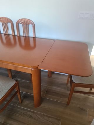 Mesa de madera maciza extensible - 6 sillas