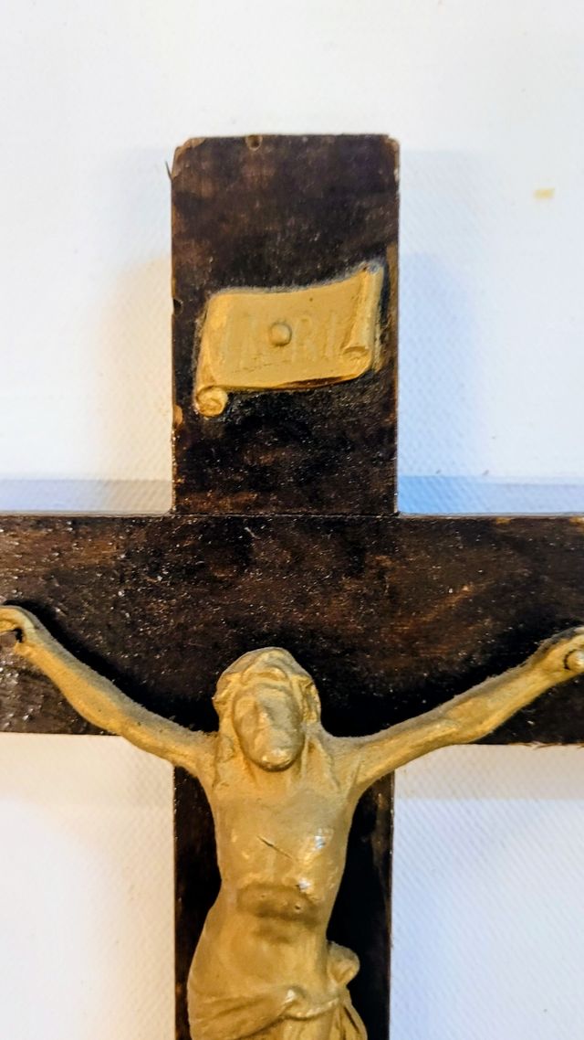 Crucifijo madera antiguo