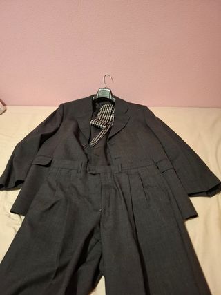 Traje gris caballero
