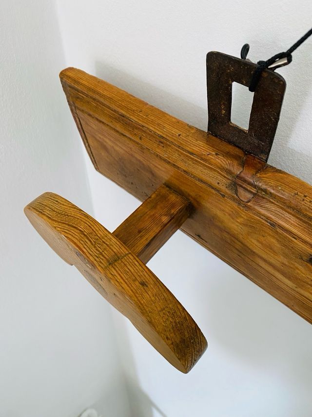 COLGADOR ANTIGUO RÚSTICO ARTESANAL HECO DE MADERA