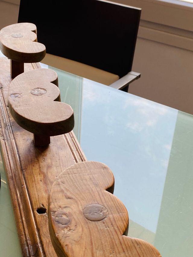 COLGADOR ANTIGUO RÚSTICO ARTESANAL HECO DE MADERA