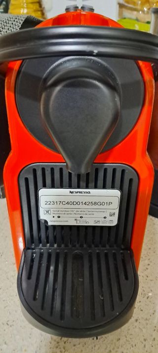 Cafetera Nespresso Inissia Roja