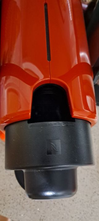 Cafetera Nespresso Inissia Roja