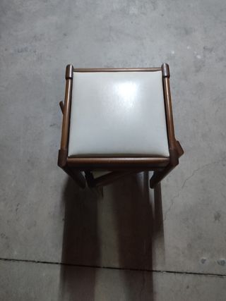 2 Taburetes madera-piel sintética