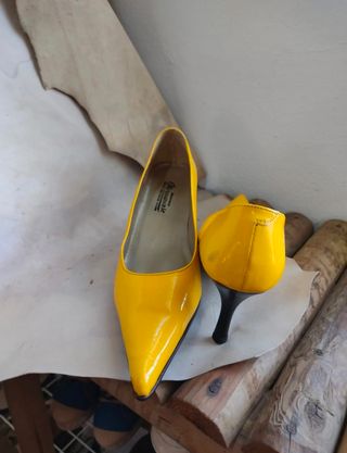 Sapatos Vintage de salto Alto Amarelos - Novos