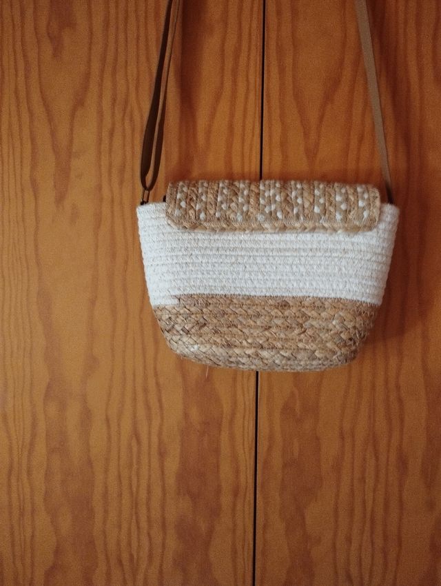 Bolso rafia blanco beige es muy bonito
