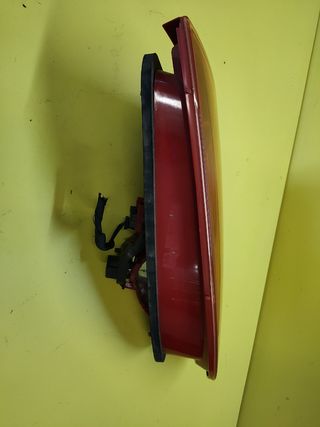 PILOTO TRASERO DERECHO SEAT LEON II PORTON