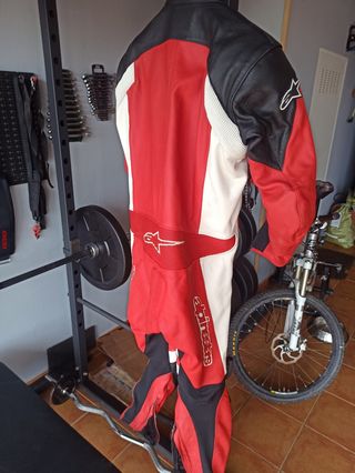 Mono Alpinestars talla 58 rojo-blanco-negro