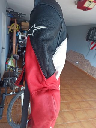 Mono Alpinestars talla 58 rojo-blanco-negro