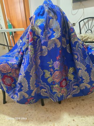 Traje Fallera azul y dorado 

Largo falda 86cm