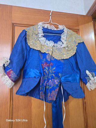 Traje Fallera azul y dorado 

Largo falda 86cm