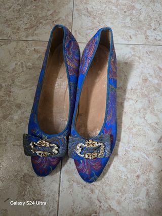 Traje Fallera azul y dorado 

Largo falda 86cm