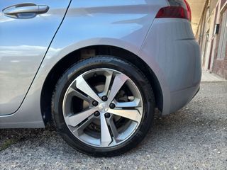 PEUGEOT 308 5p Allure BlueHDI 130 SS