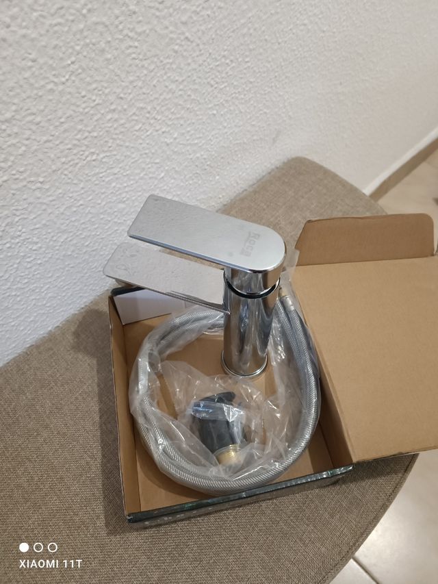 lote de grifos de baño hay 50 unidades