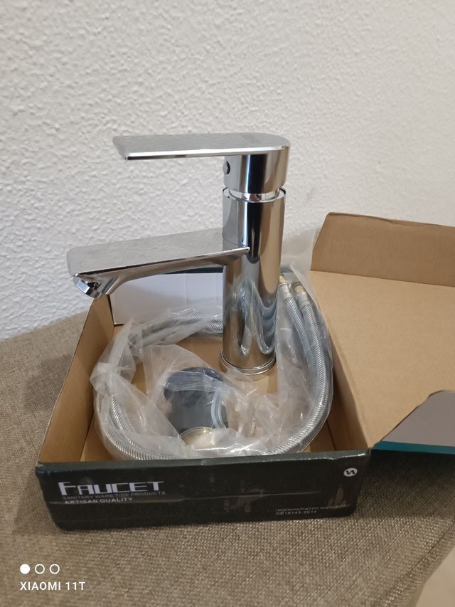 lote de grifos de baño hay 50 unidades