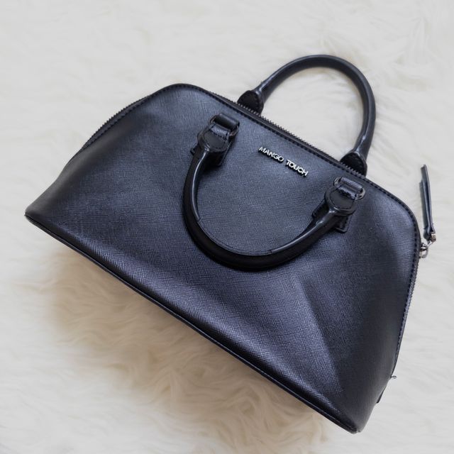 Bolso rígido de mano negro