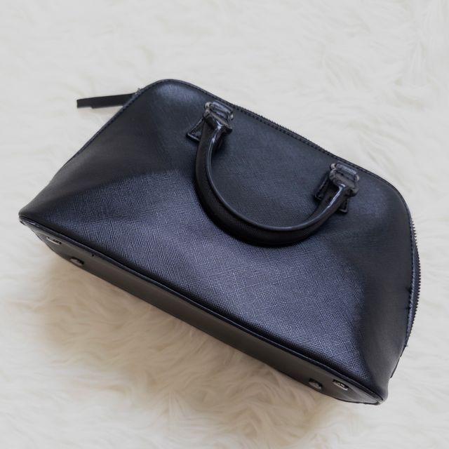 Bolso rígido de mano negro