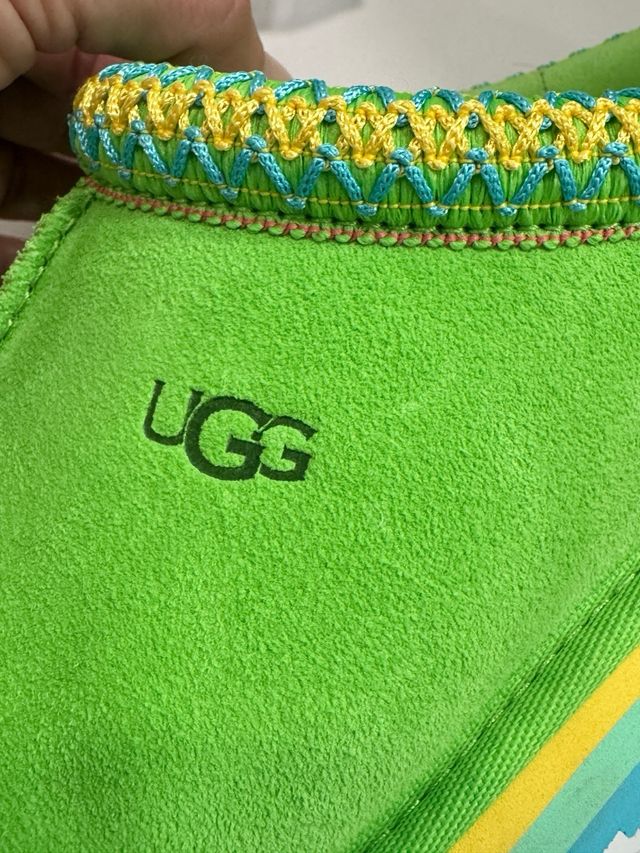 UGG K Tazz - Talla 38 - Nuevos