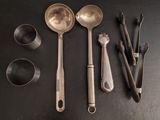 Utensilios cocina: cucharones y pinzas