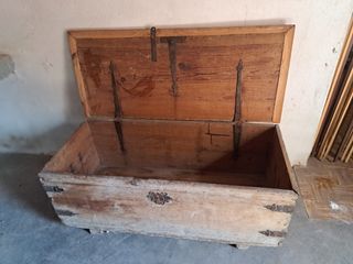 Baúl antiguo de madera