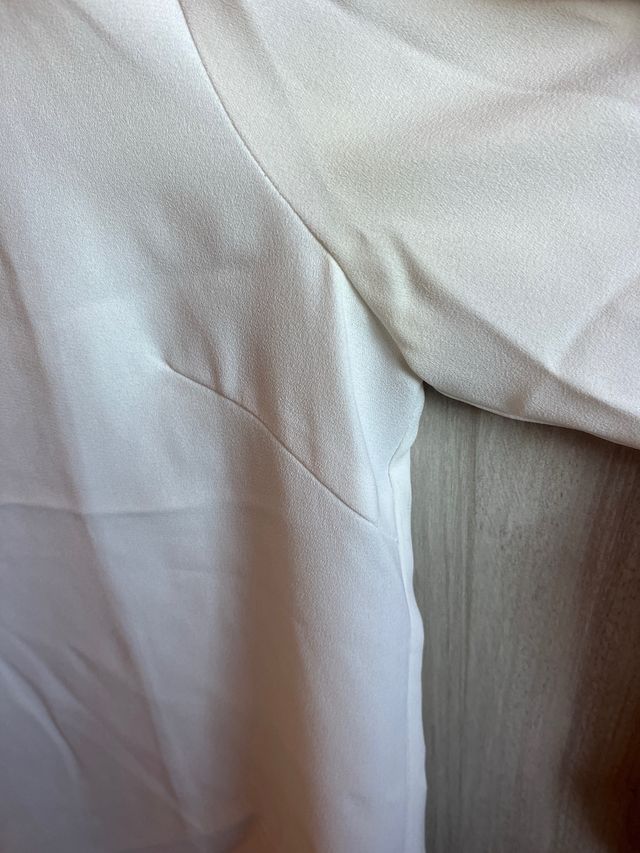 Blusa blanca c/cuello negro