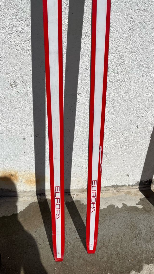 Vintage Fischer Europa Cross Country Snow Skis 205