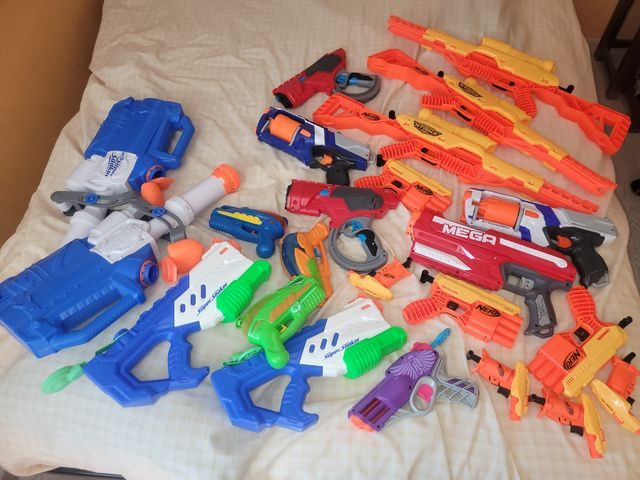 Lote de pistolas Nerf y Super Soaker
