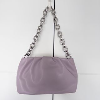Bolso morado / lila con correa anillas plata