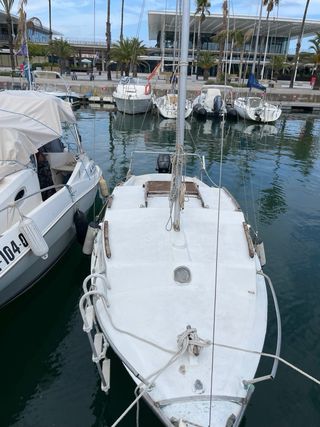 Velero de Ocasion 6m, asientos acolchados. 