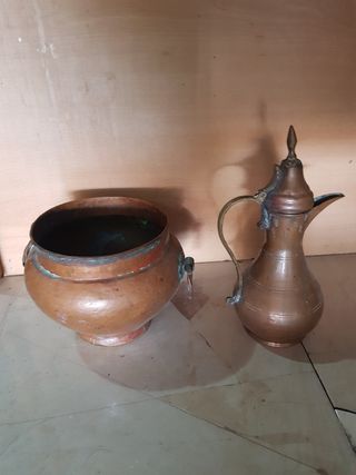 Jarra y jarrón antiguos de cobre