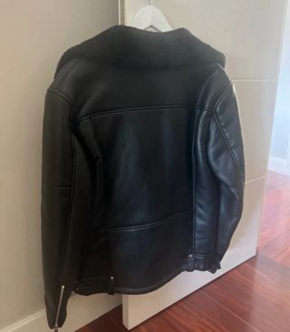 Chaqueta cuero con borreguillo negra