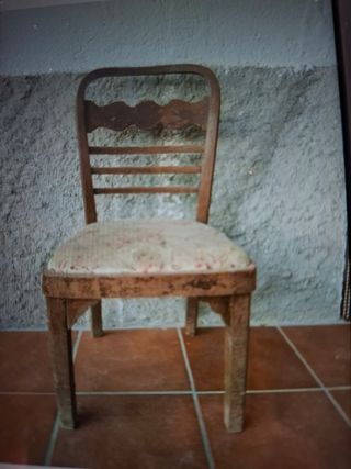 Silla antigua de madera
Baja tipo descalzadora