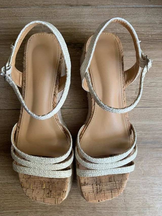 Sandalias cuña beige Inside