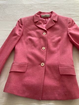 Traje Carolina Herrera rosa, talla 36