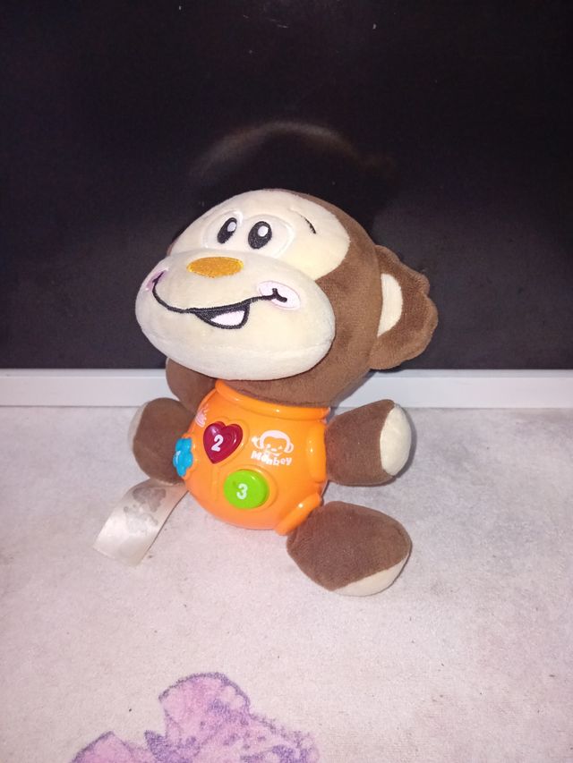 Mono de peluche interactivo