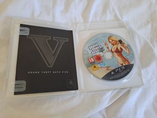 GTA V (PS3) y FIFA 2006 (PS2) 