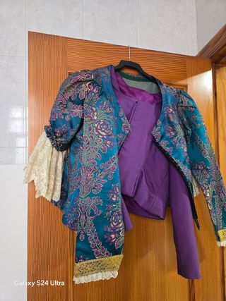 Traje Fallera: falda teal y detalles rosa